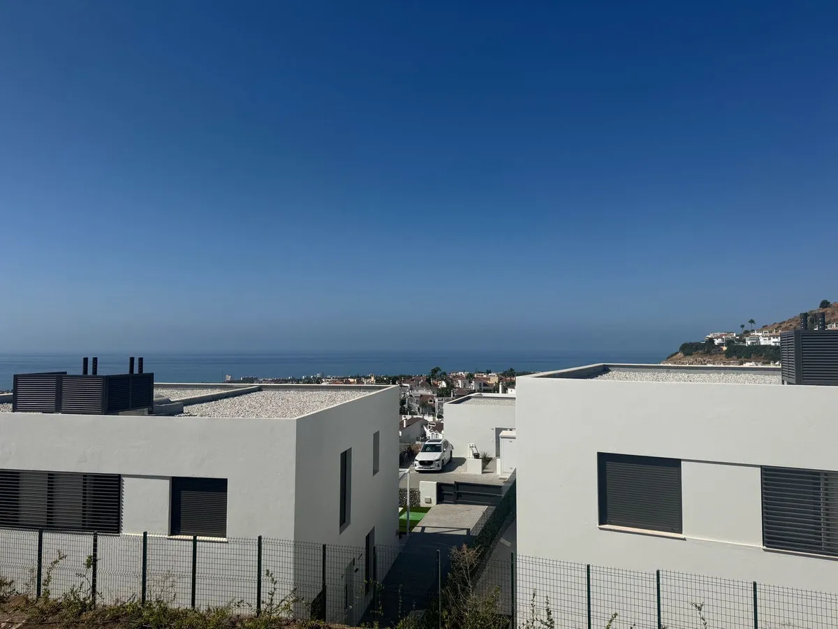 2dcc6729-5bc2-40b9-acef-bf61ae89c3da