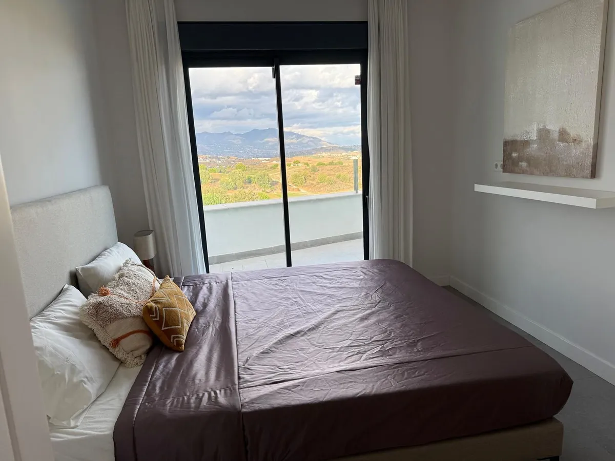 12005974-16ac-4877-889b-347345e37a07