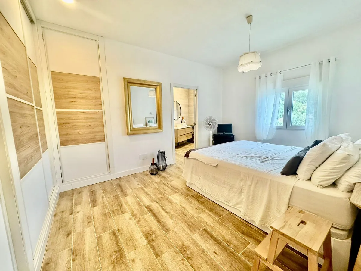 54a25c01-b384-4222-b8b4-727ec9d37383