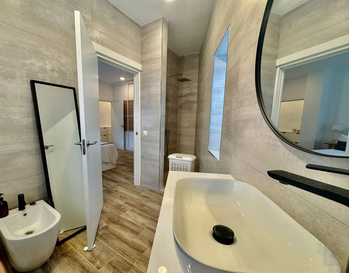 c4dd39a4-ffd6-4659-8dc6-34f4afbff38b