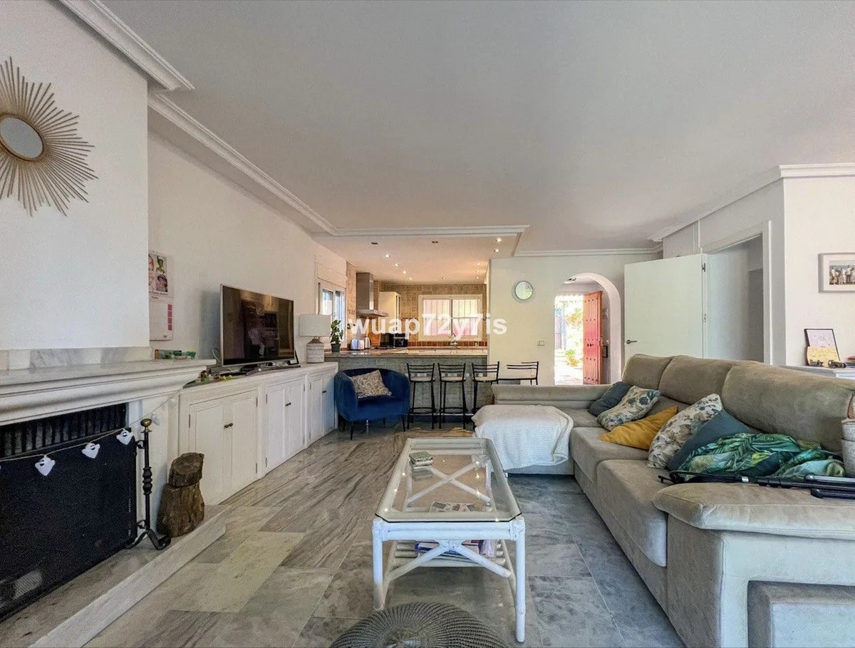 b4563bda-7f8f-4e3d-b817-4d3417e262b4