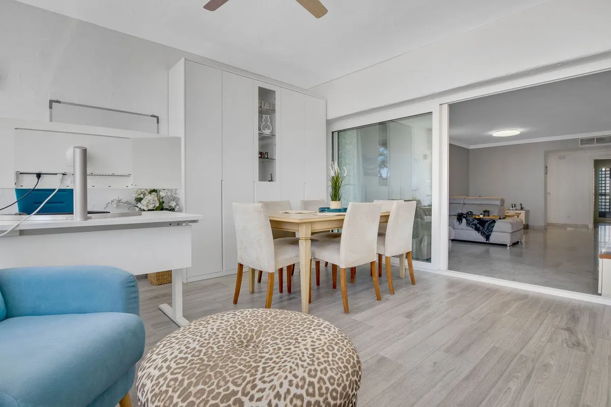 6b9d94b8-0c98-4c3a-aafa-5e0dfc964a3e