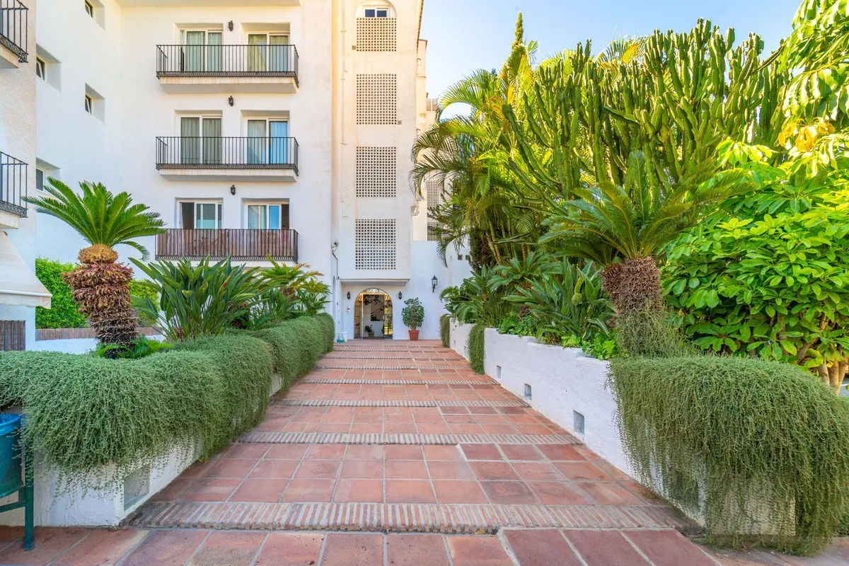 cf33ffb4-767b-41cc-a24b-da83f6282cad