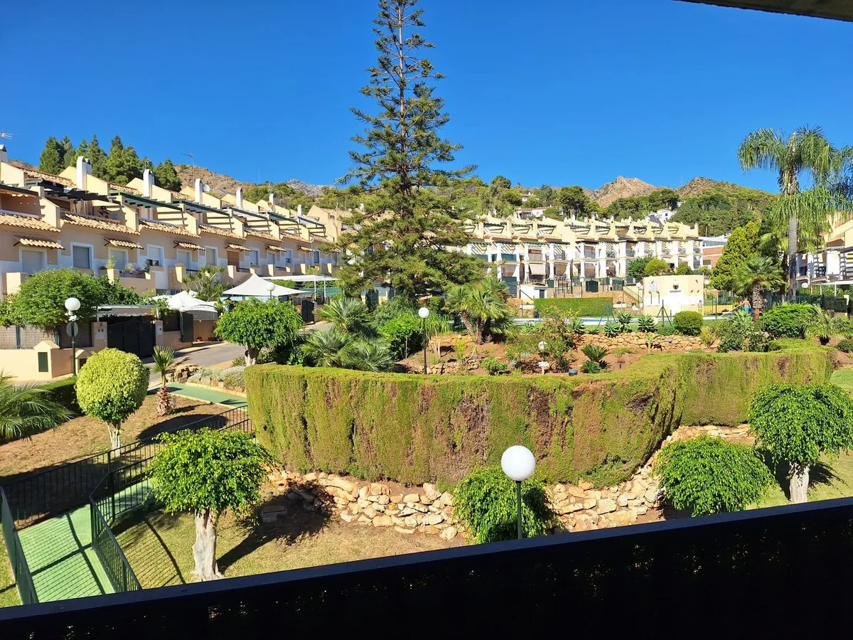 d8594bfe-8879-4493-93e9-9992d2c2757a