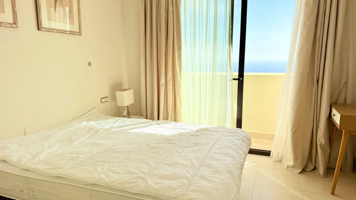 33de82f7-dd64-4181-ac34-a48c370afabd