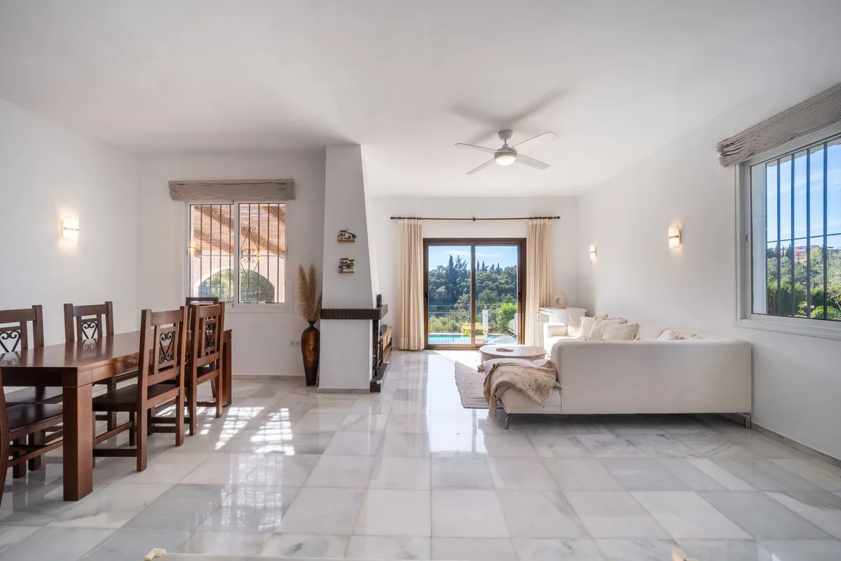 33f0e753-7f1b-4d38-a444-248168a2e1cb