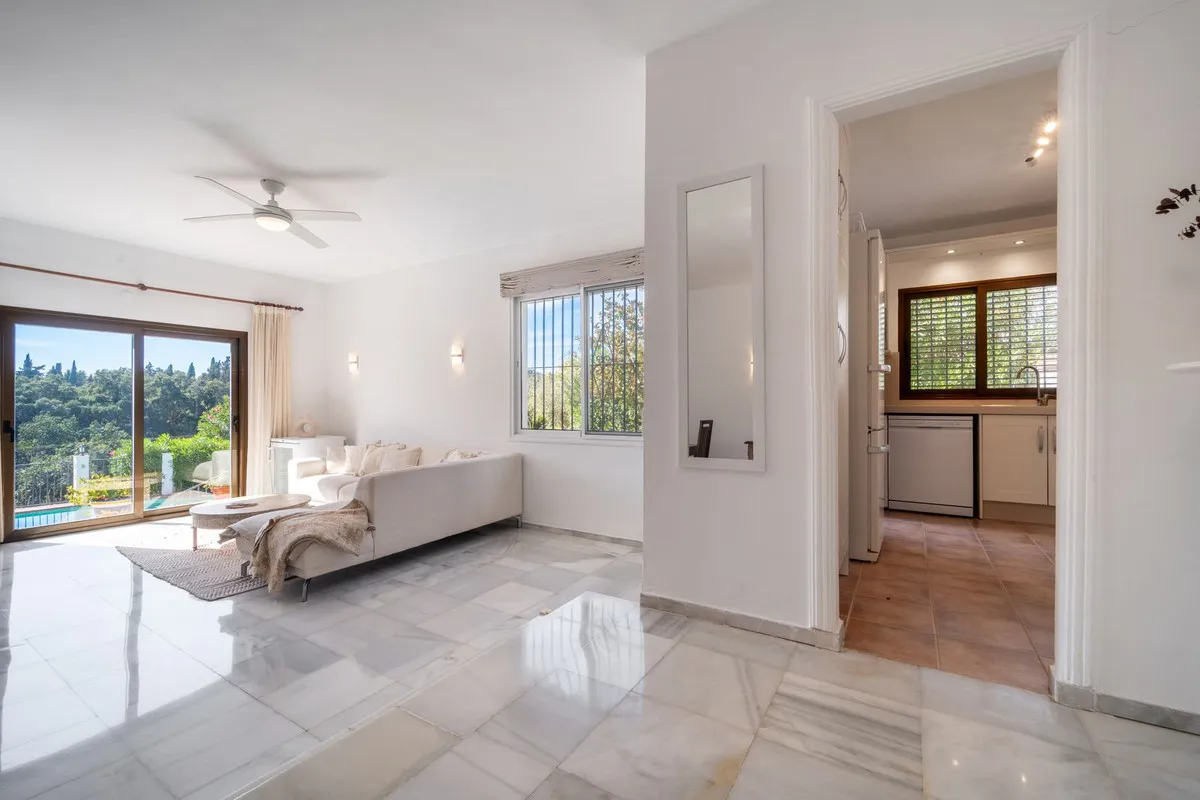 b1f7b703-fe7c-4c27-8460-4fe75ba9ee57