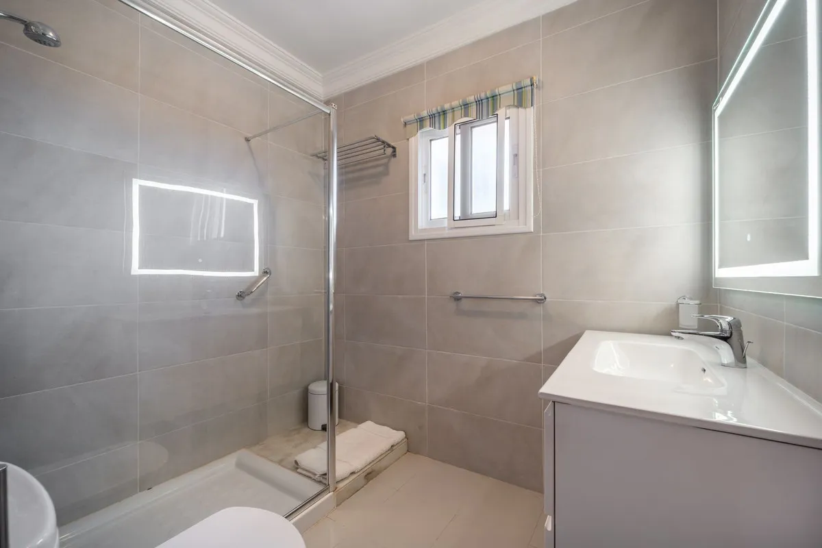 c15b2a31-c834-4ee3-a4bf-3bd7d71c821b