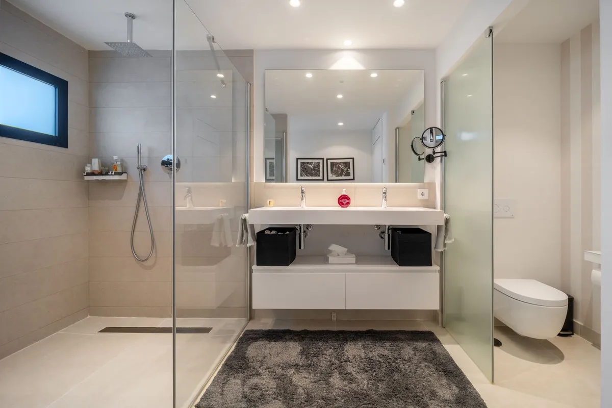 6cd8cc24-16af-4889-a58a-32b8931c26e9