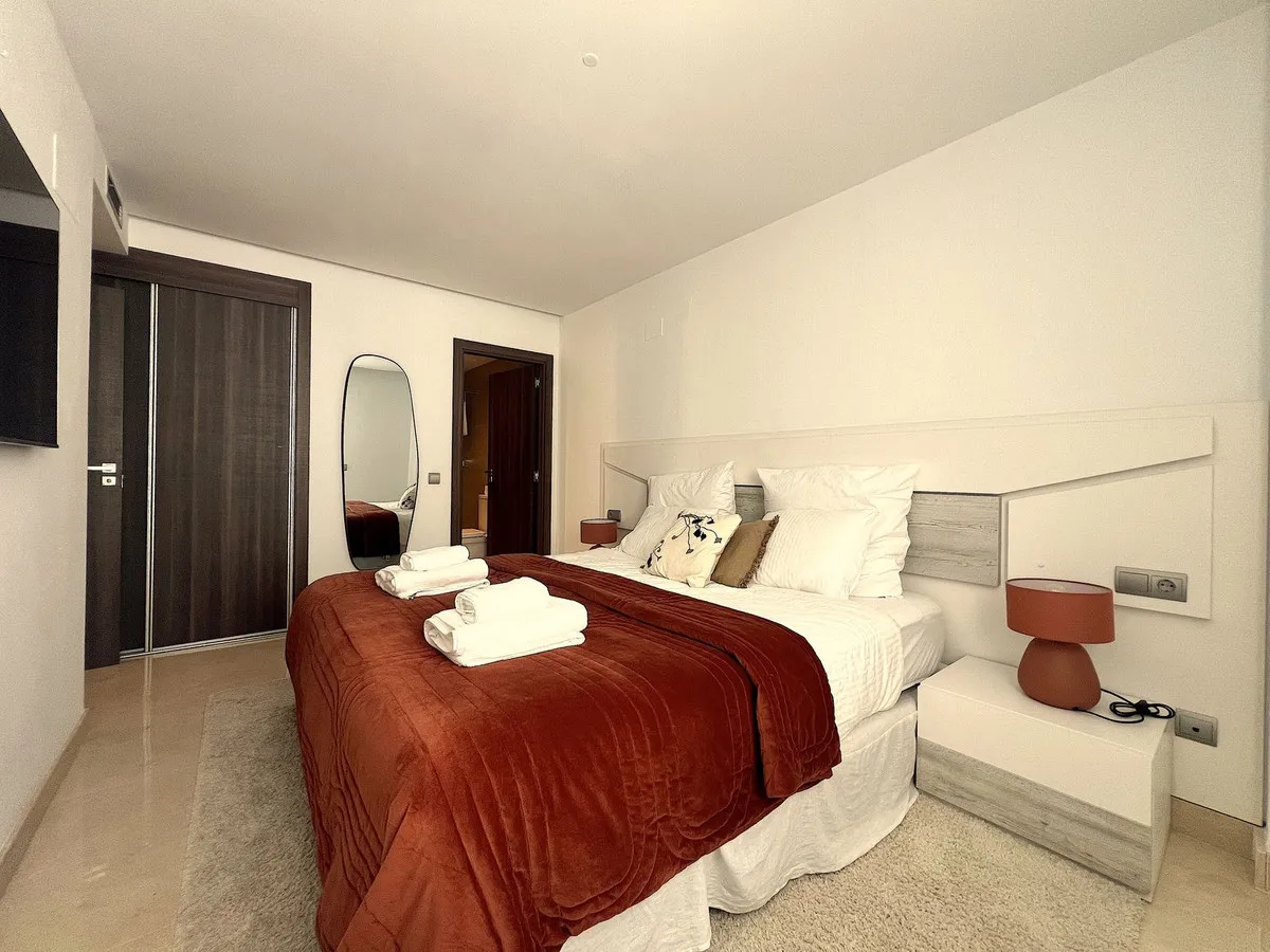 f6495428-99eb-4fdb-ab8b-fcfcf35ac47f