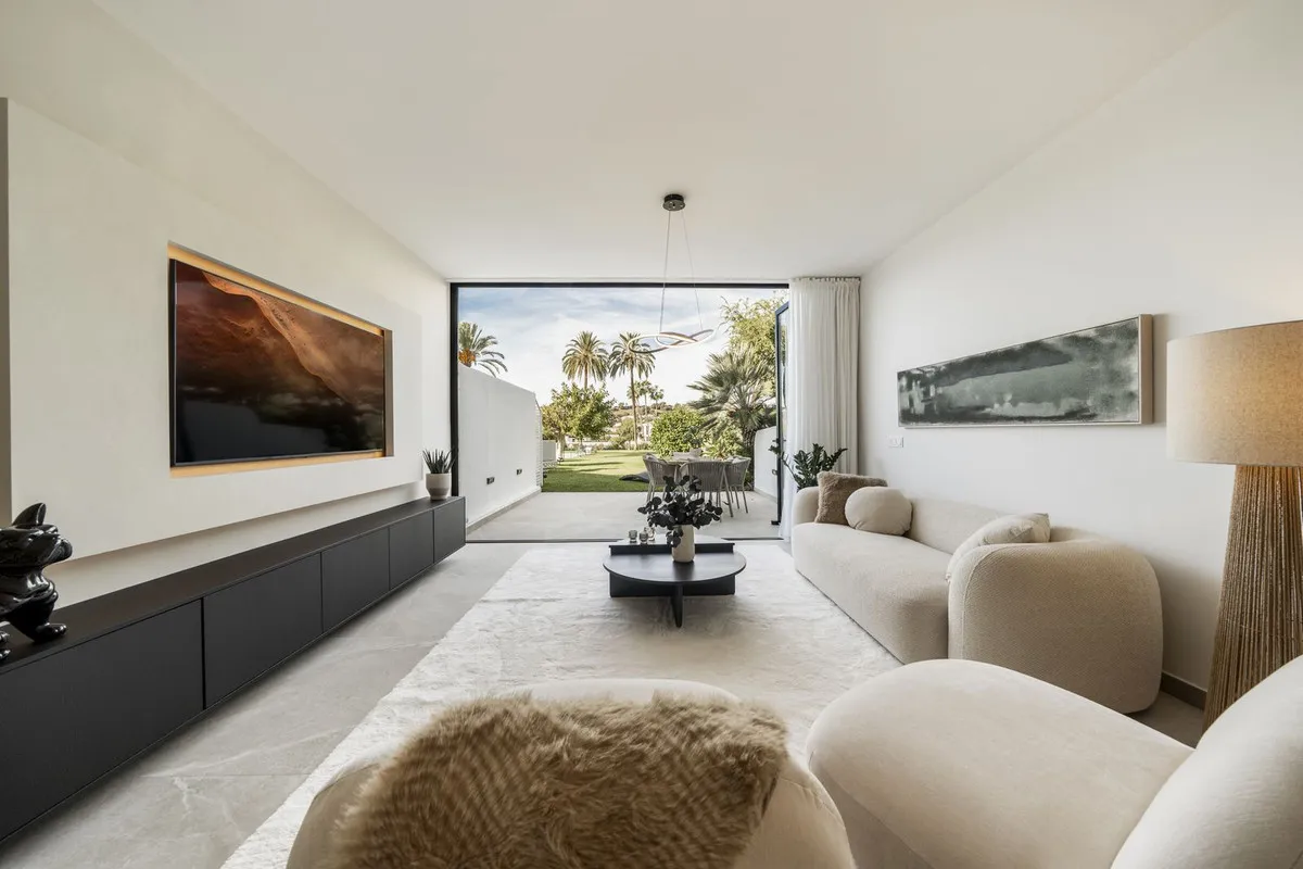 768d4f3c-8629-42eb-a070-f5685aa1a4ad