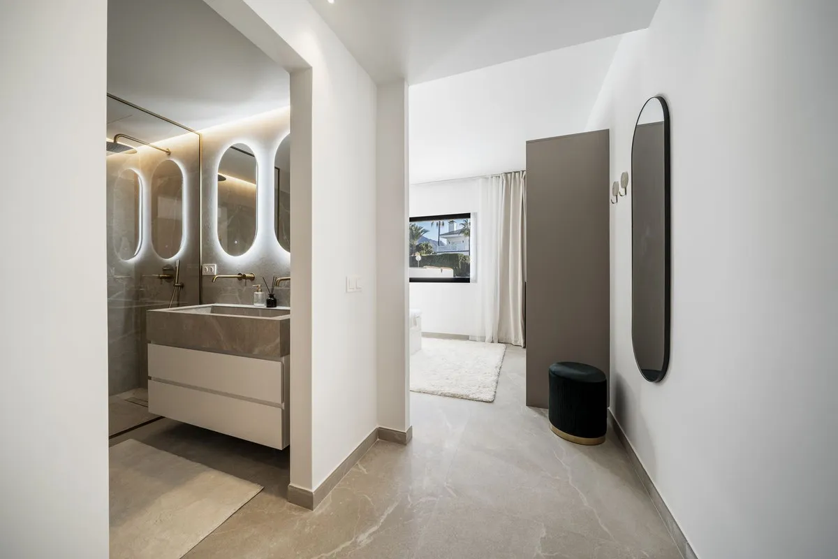 c693a1e4-eb80-4e1b-b1c2-64e904a6bb05