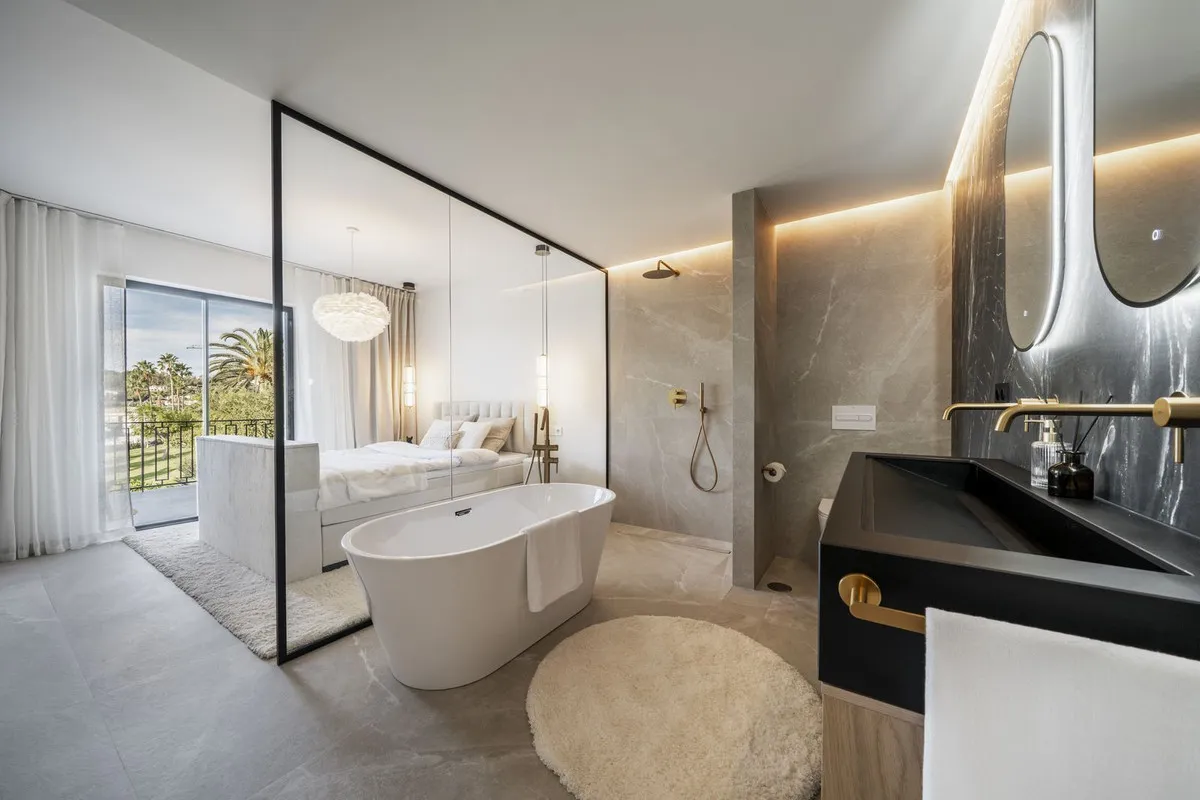 e403ba8e-3c9c-4d09-9595-703e395ab9e3