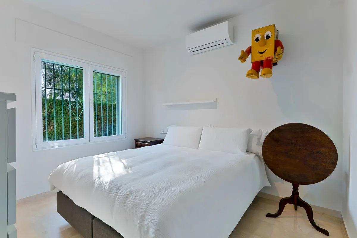 7c9bb728-b192-401e-aeca-f58bc3318a73