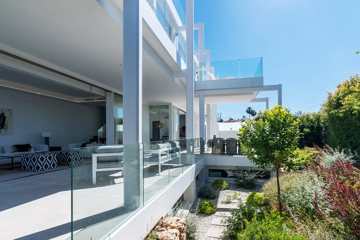 3e5b05ab-bf8f-4ef1-bcfc-6b1e03998a51