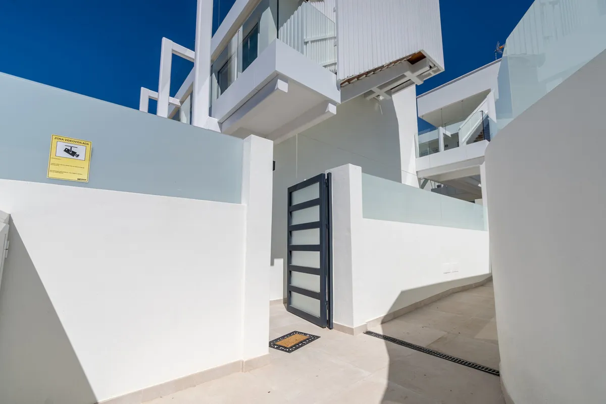 960ed8ac-f53b-432c-817d-25ea51cce4d8