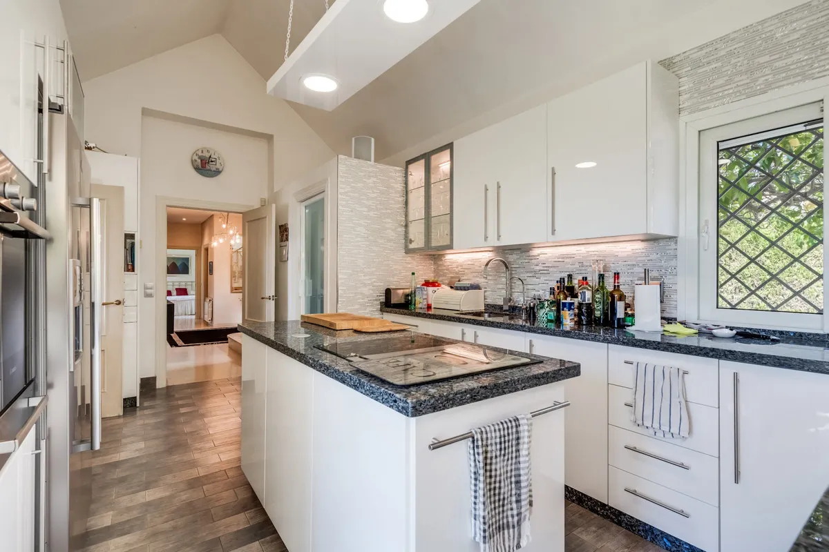 9e18c4ce-7bfa-4d34-a179-05b178713383