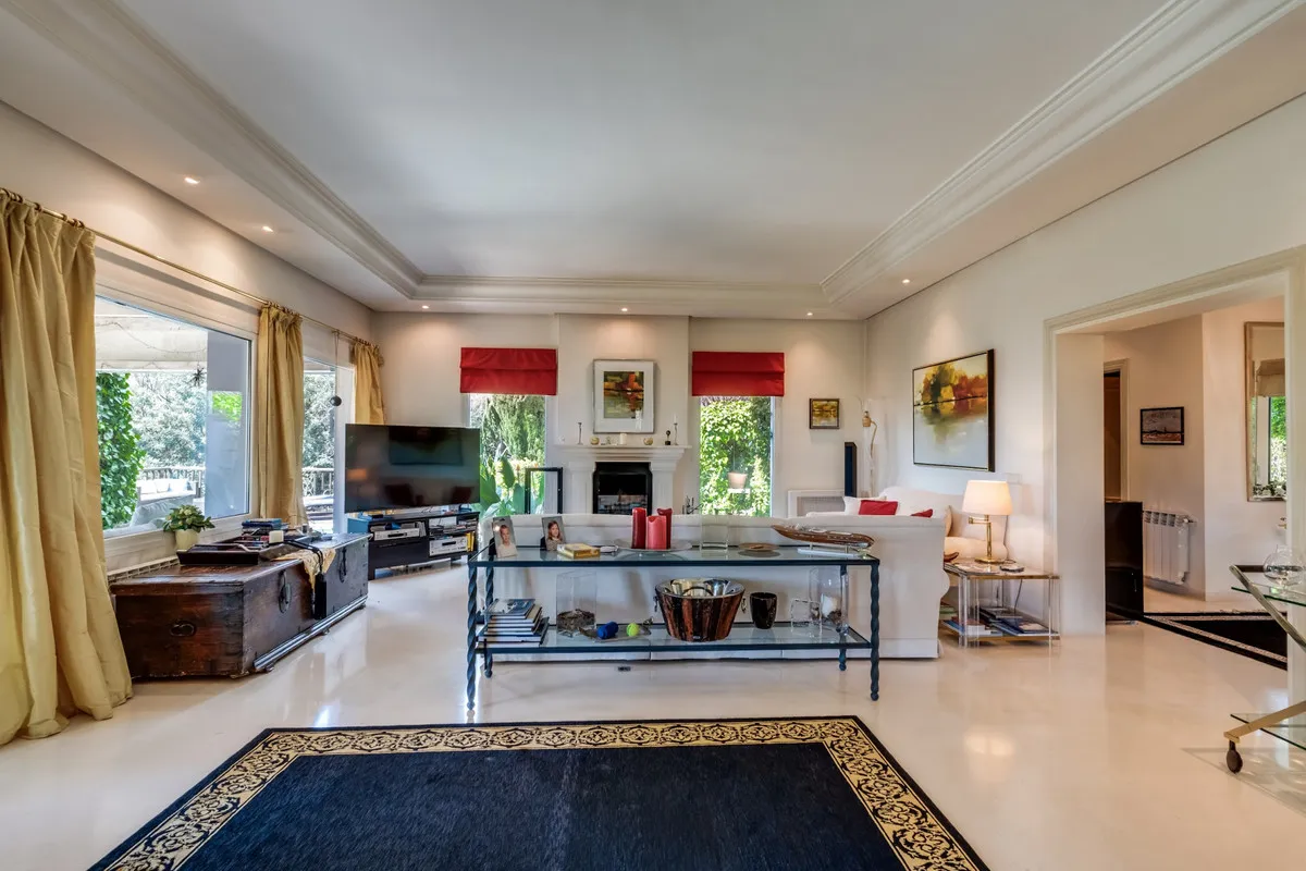 c9636111-85a9-46a2-861d-6ce8a8f20e85