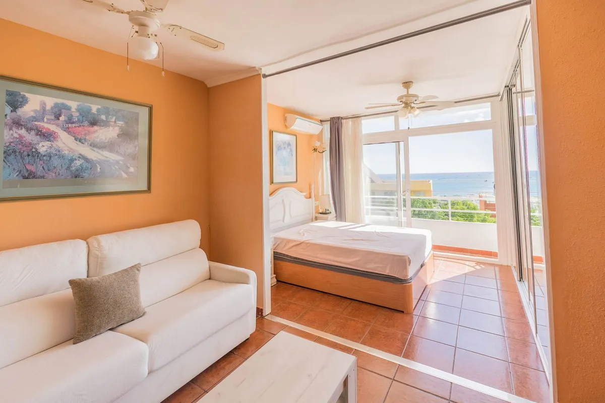 6a901c3a-11e2-4690-8642-6399d89edf09