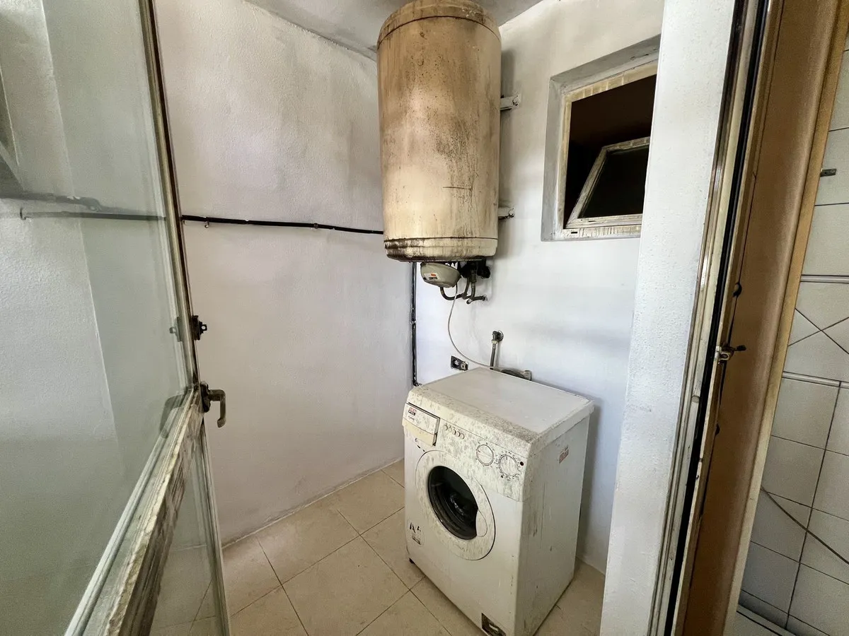 0c42b3e2-f0f8-49e3-bb33-1fd37c92879b