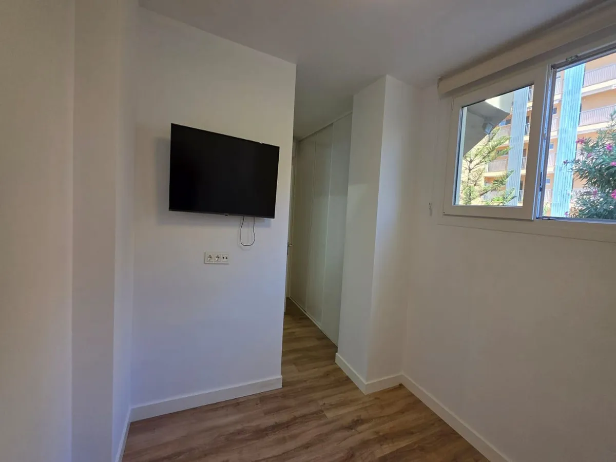 89305878-f60f-4125-8db8-a28b14c722f4