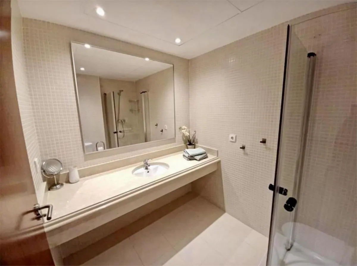 b6cb5482-01cf-4a03-8a66-99b2daf00983