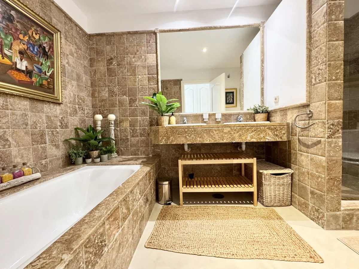 3e293a59-10af-4bb2-99c2-2399c6eddffe