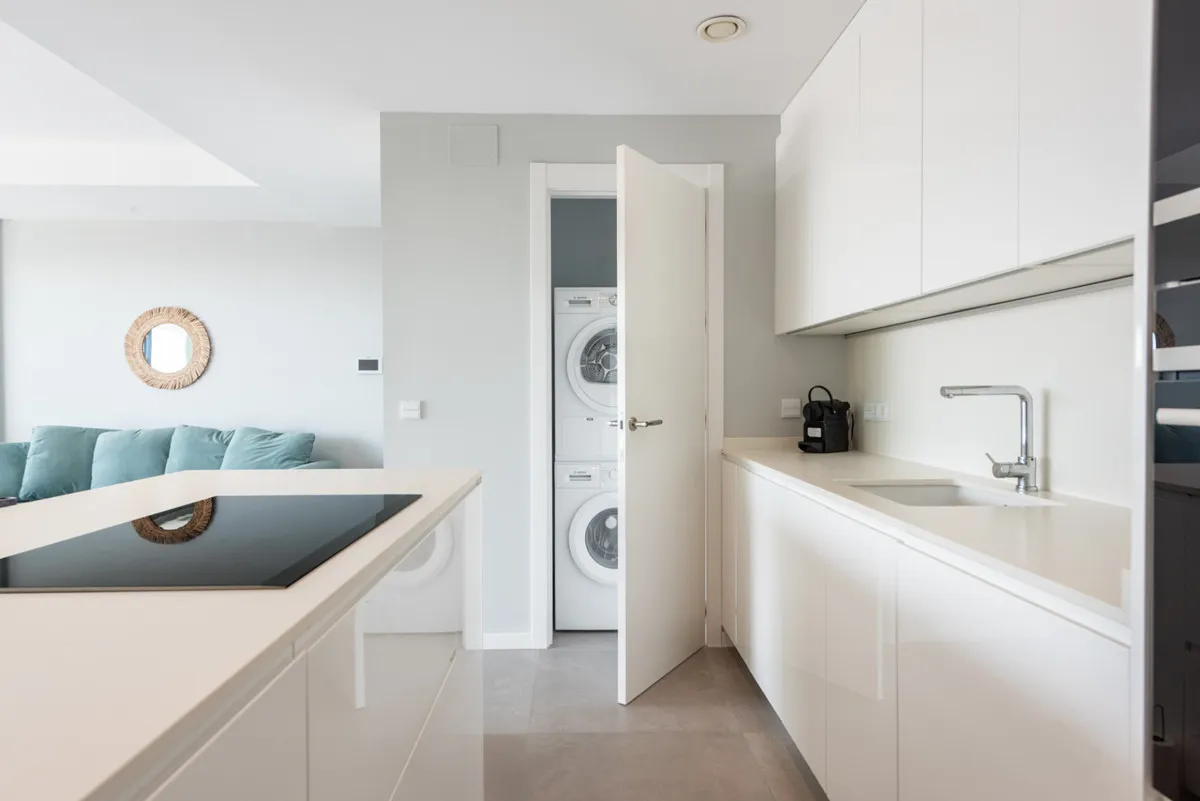 cda3ad83-298f-4a66-950f-103b7f828037