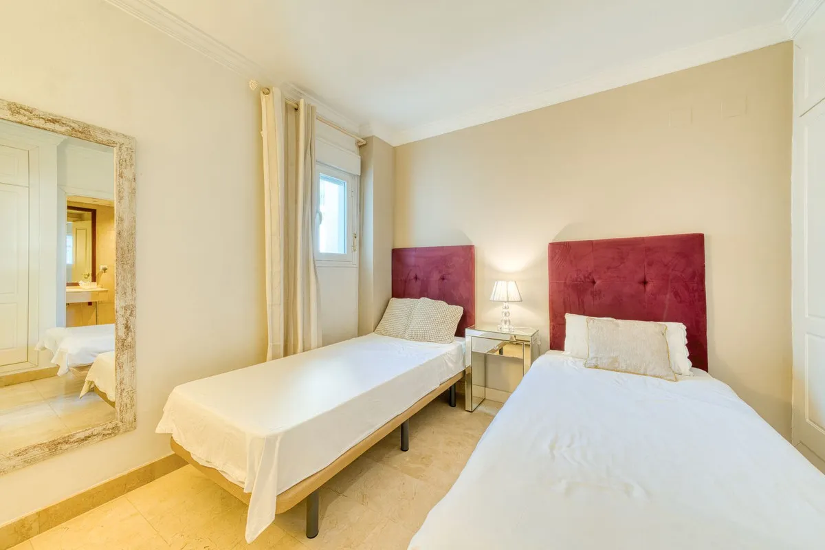 3f153742-b44a-49e8-bdae-8104417944ca