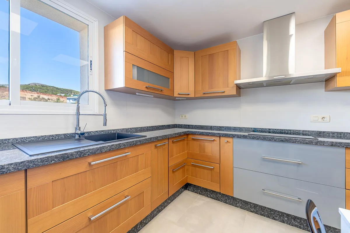 1a2b95fd-e040-42c2-812f-230b5225412e