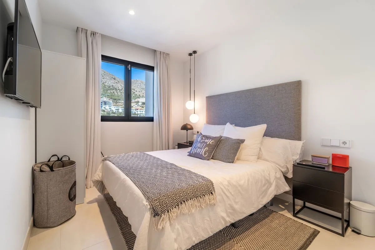 2de1dba6-e423-46e6-997f-a8ff2c51d8bb