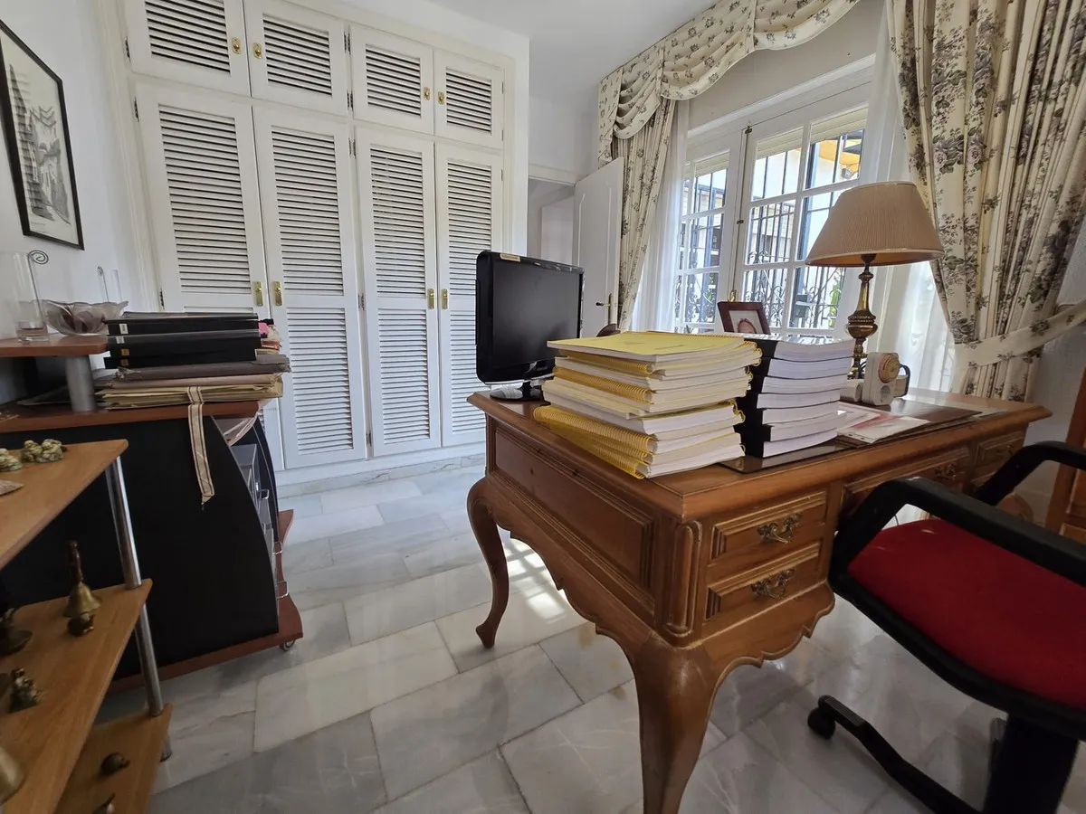 704fef80-2afd-405f-8574-e02f0408d356