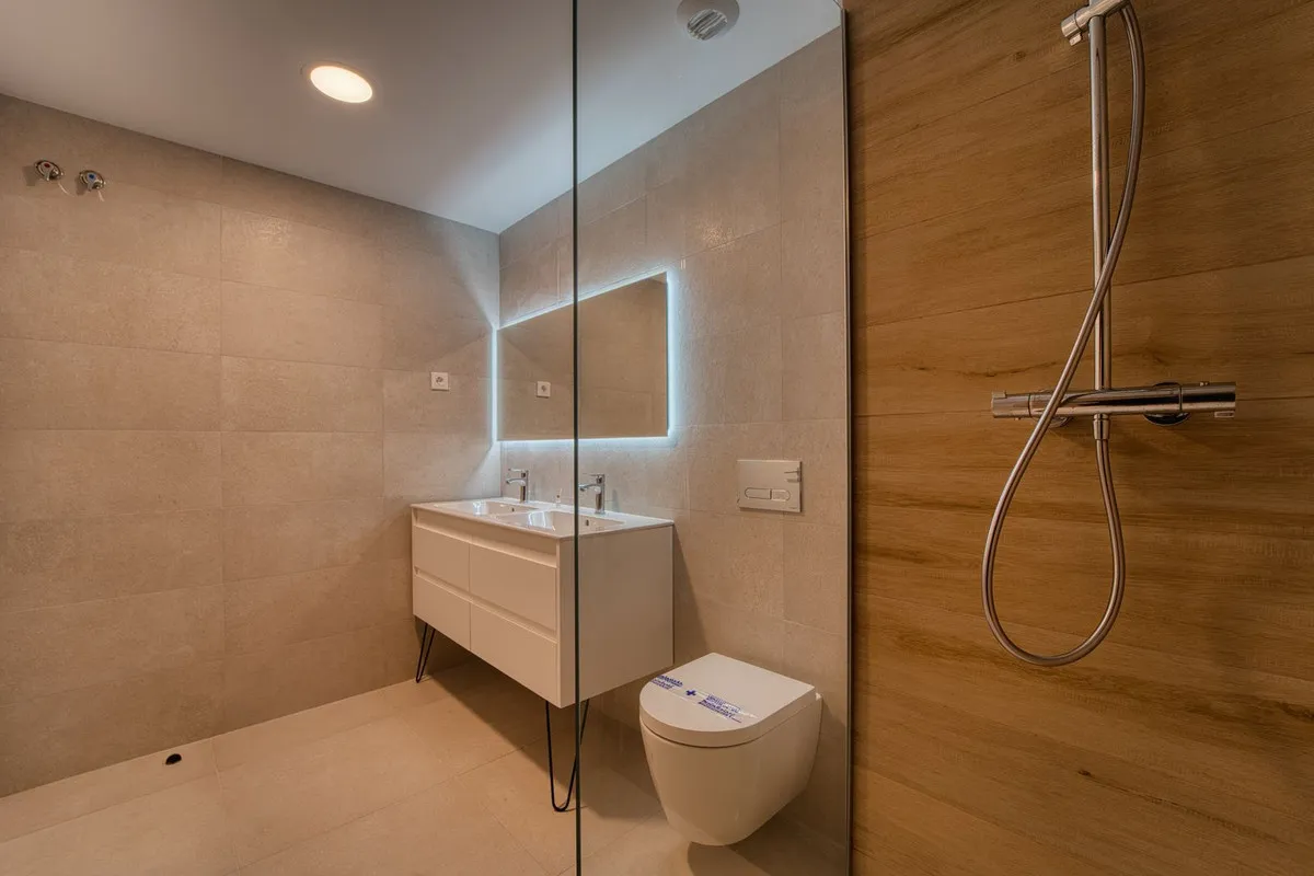 7b9be718-aa1b-4ba1-b0a5-58f007d7a40d