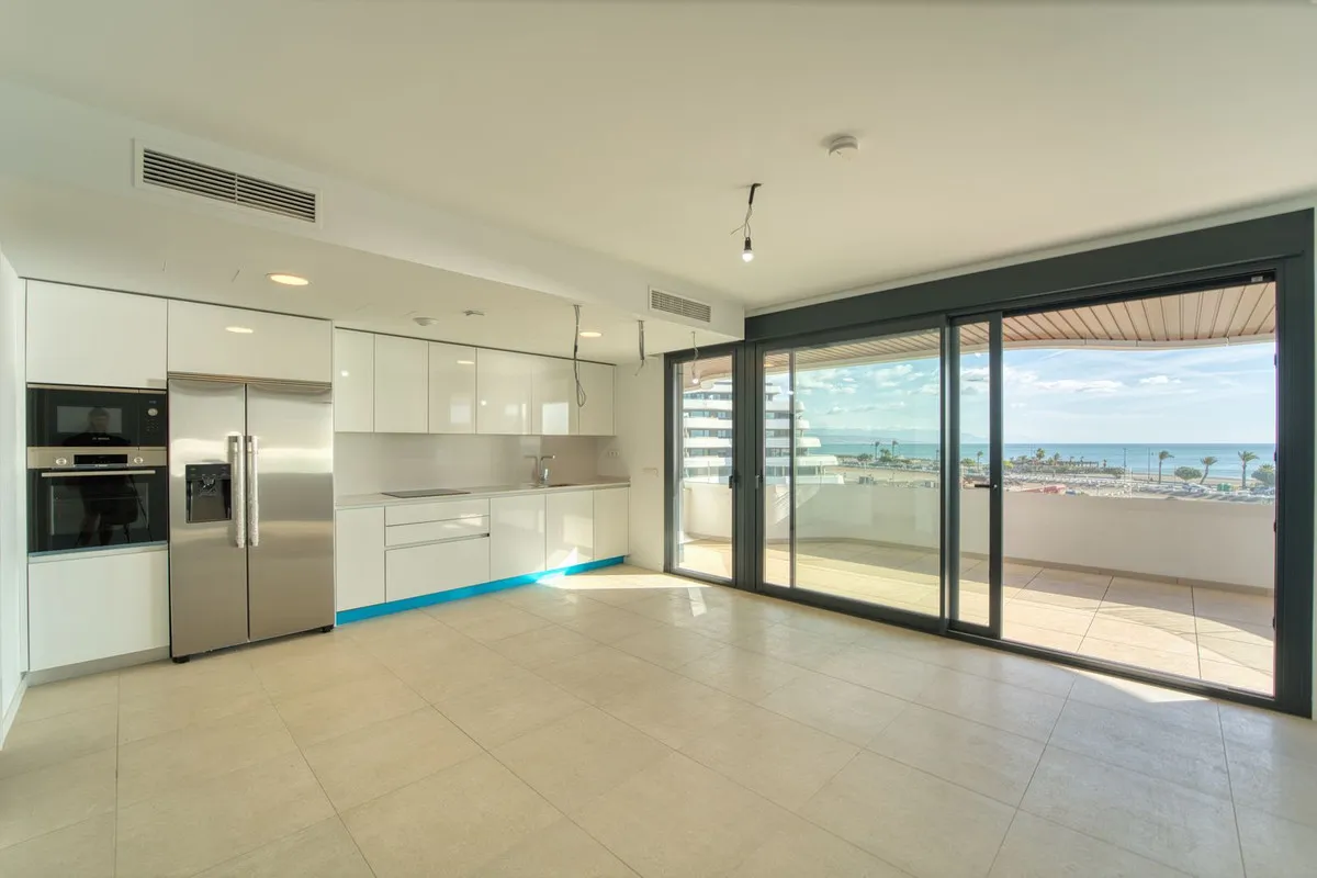 a8aa74ad-e993-4d71-ad8d-1a056e5908fd