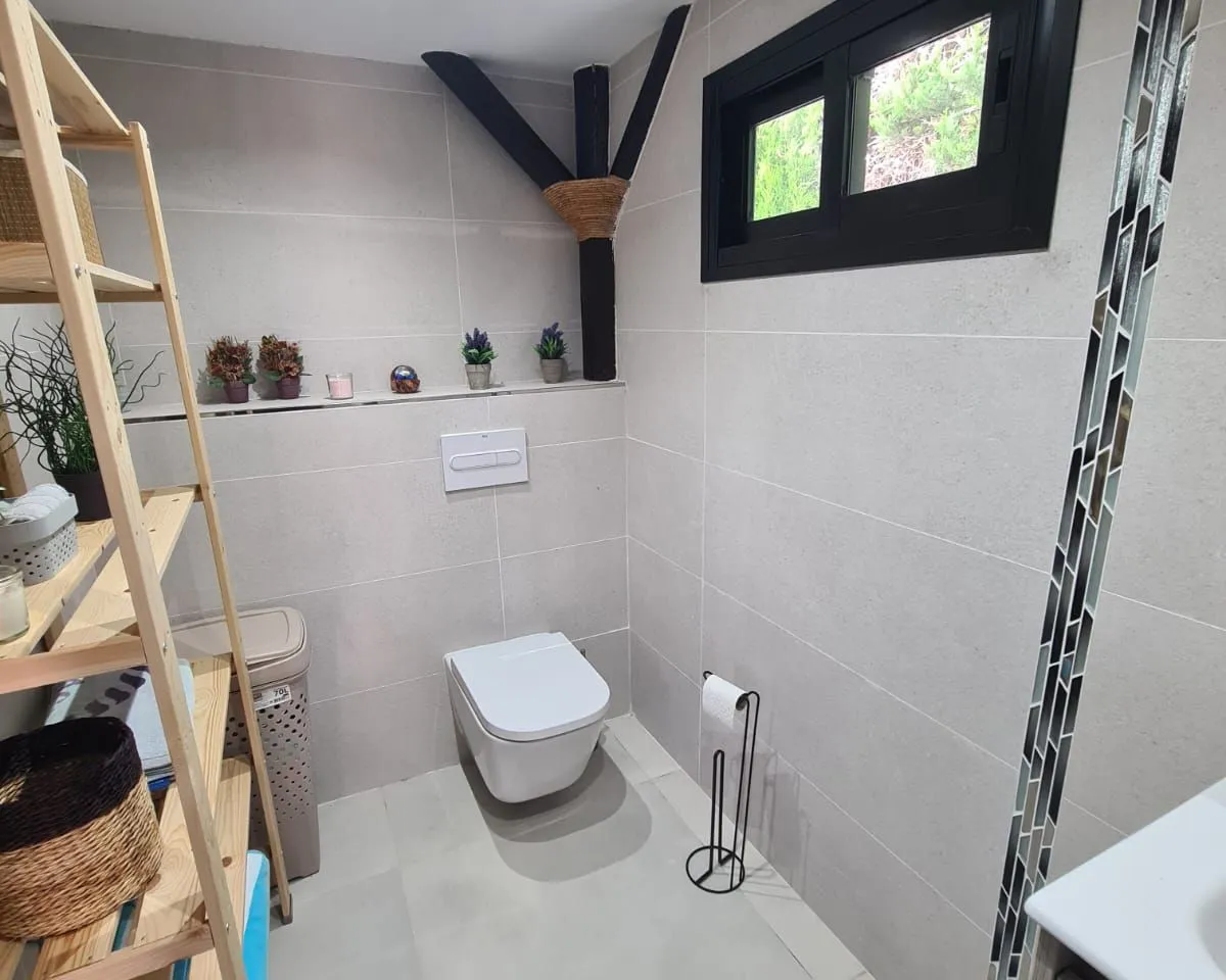 ce0ae6c7-2811-4995-be8d-8e9c52bd37ea