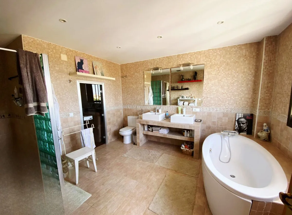 2595dd62-38c4-4ad0-bbd0-9445ca556894