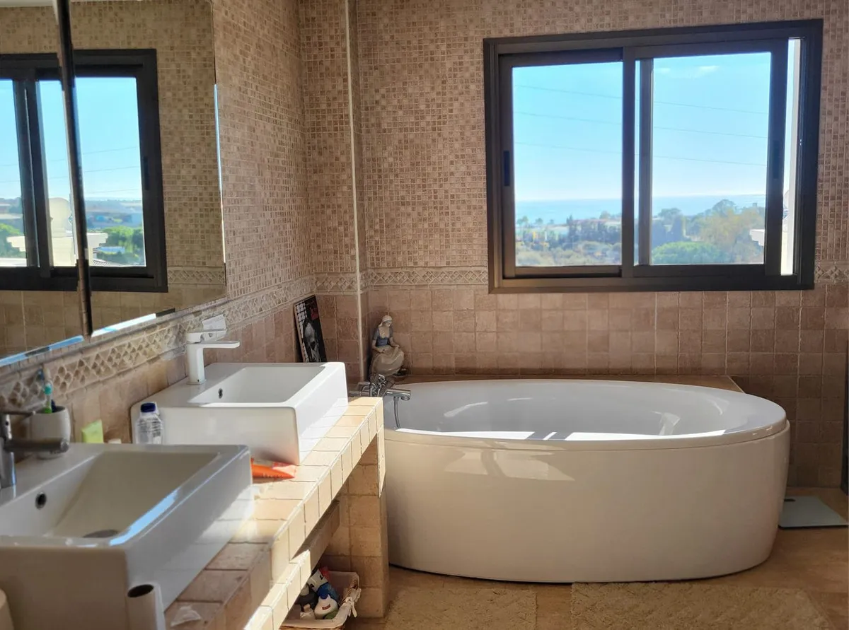 96ea972d-8e3f-458a-a564-43599b32d3e4