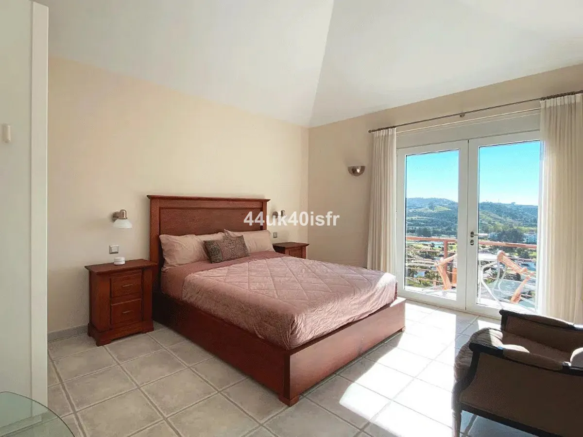 ee7ebf46-2eaa-4d8a-8827-64cbb6bc9e21