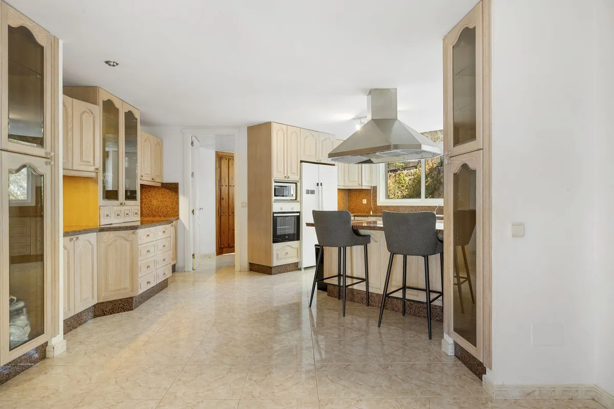 10b6c95f-d1f7-4f30-bb11-c47fd0b2ca63