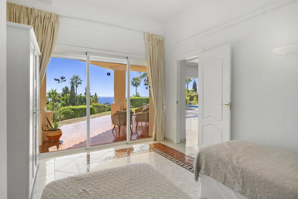 70fdd94d-38c4-43af-ab21-74156b348eba