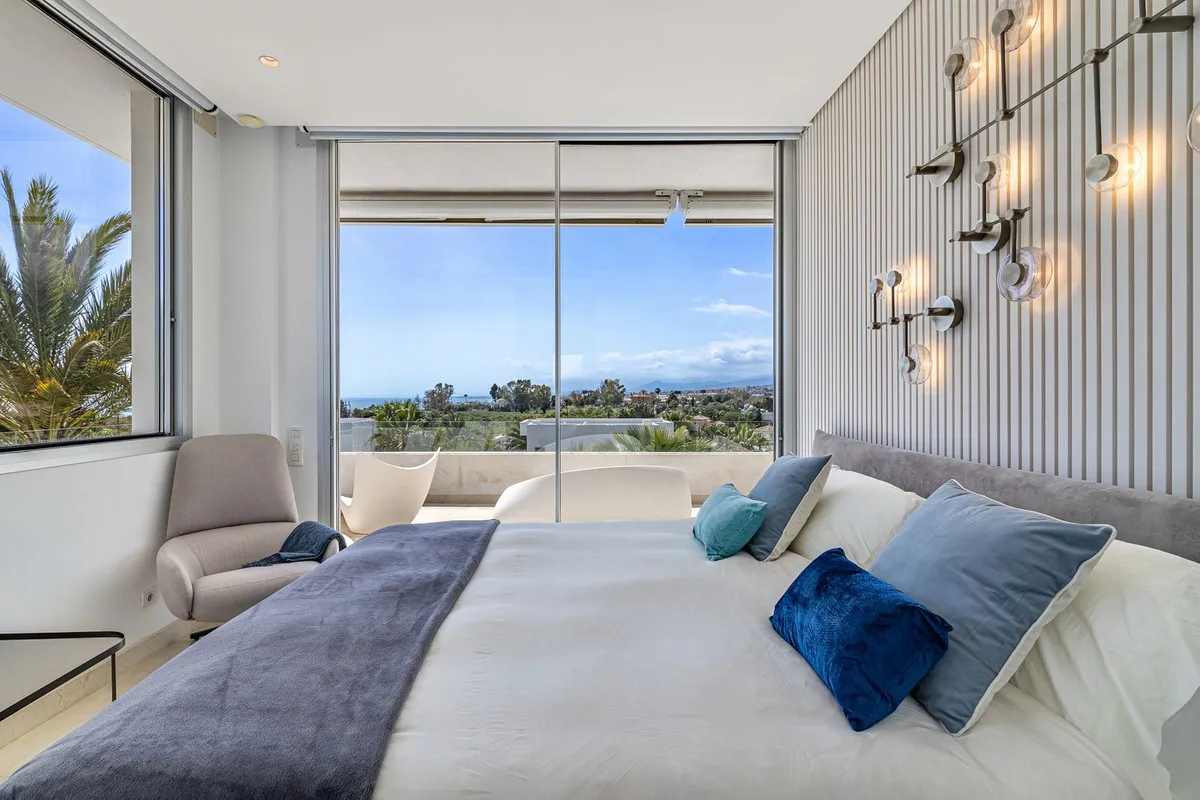 10031798-2502-4e0e-a8f9-571b0d57cd32