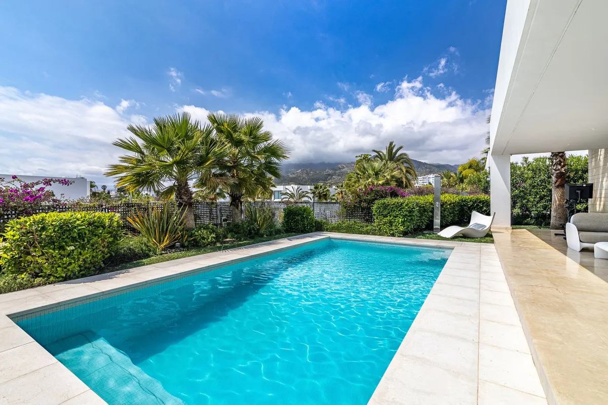 610e6109-fc3c-4963-9842-a236d138b213