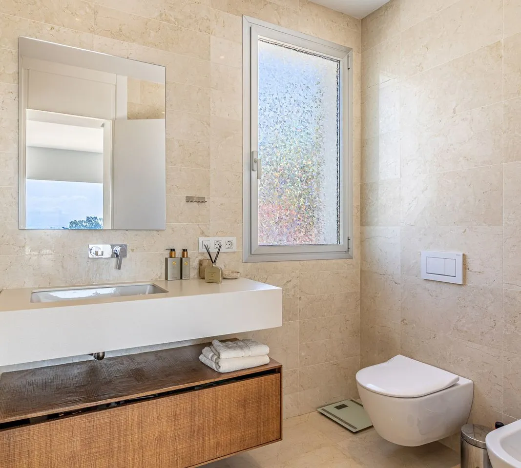 c85a9557-8b5a-4b25-8564-769e1b6c17f4