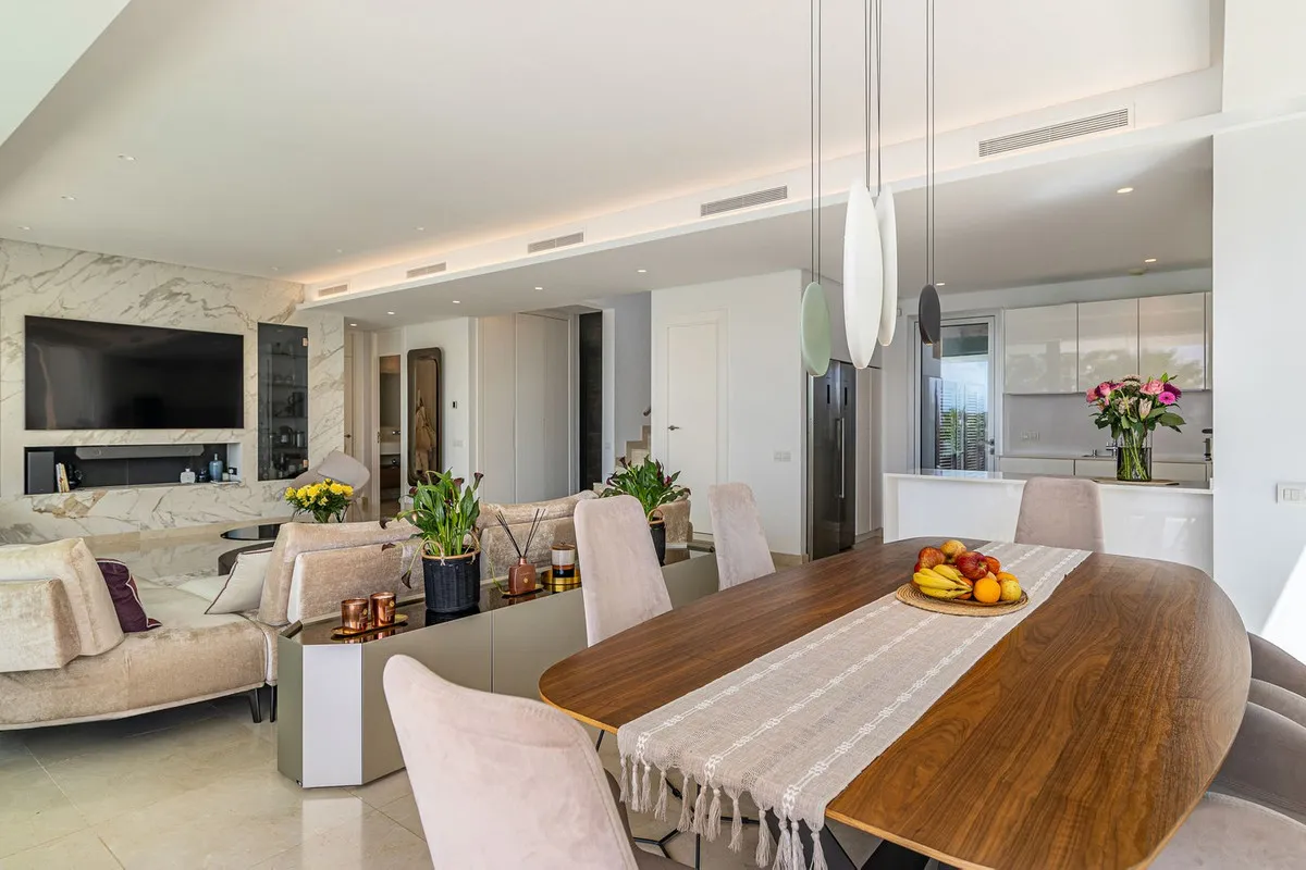 cf74117b-b5f4-458b-9519-fd42b74080e1