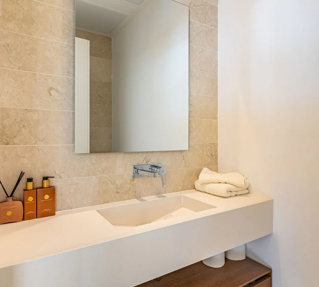 e7131a99-5b02-416b-869c-77357540da0d