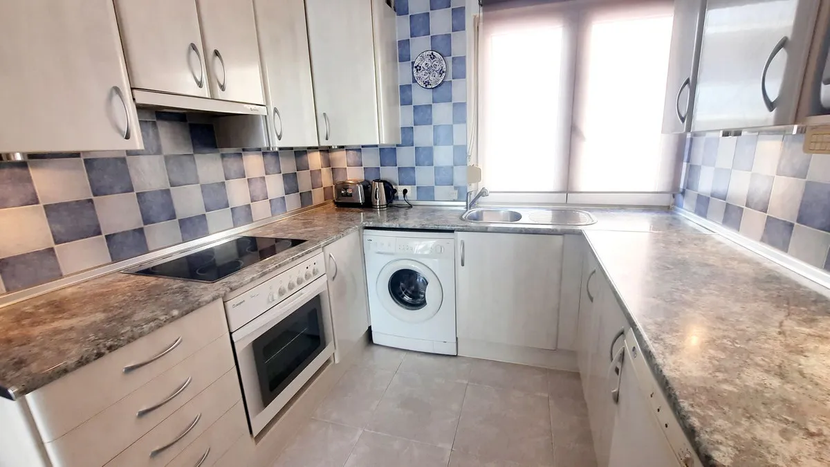 05bf4033-fb65-42a4-9353-33645ed9abaf