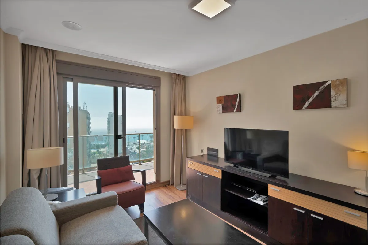 8d3ae894-b4ec-42e1-97d5-1e9d45e376f4