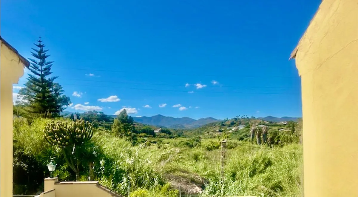 d9753182-c2f5-4f99-bb15-ea20dff9bfc4