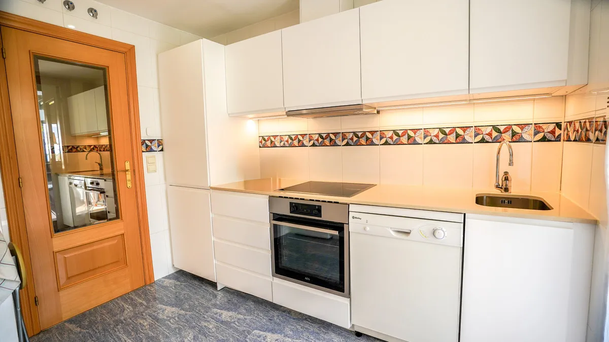 3812bdea-aa7b-4e15-839b-990642fc70ea