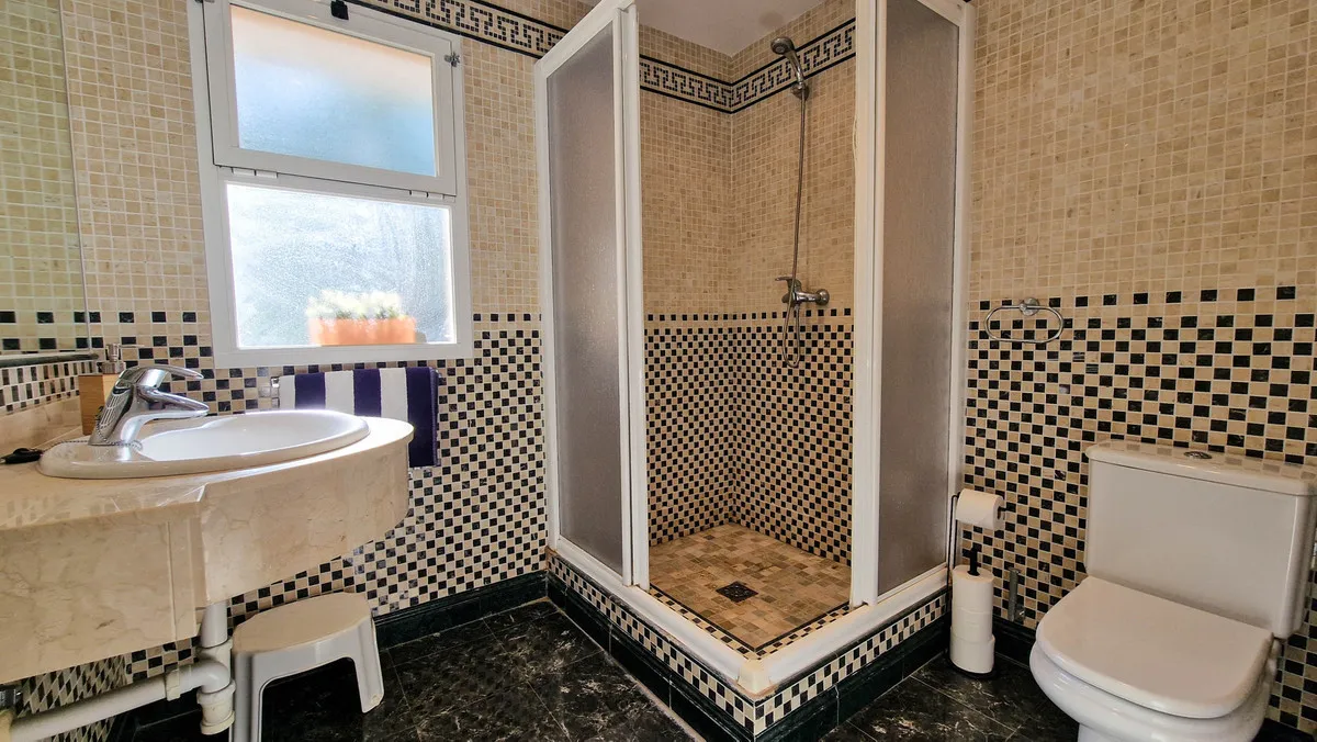 a1b73128-4d7d-4031-b3eb-18625b4b5bee